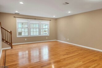 102 Montgomery St in Bloomfield, NJ - Building Photo - Building Photo