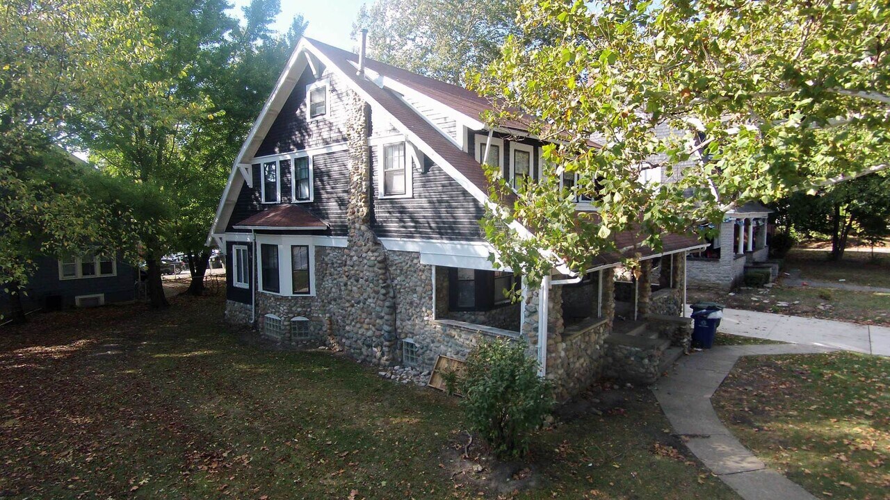 1921 Summit St in Columbus, OH - Building Photo