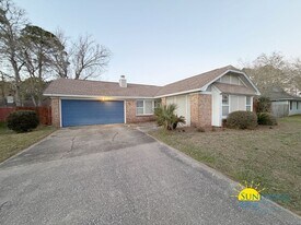 1524 Kruse Dr in Fort Walton Beach, FL - Building Photo