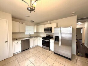 4407 E Stassney Ln in Austin, TX - Building Photo - Building Photo