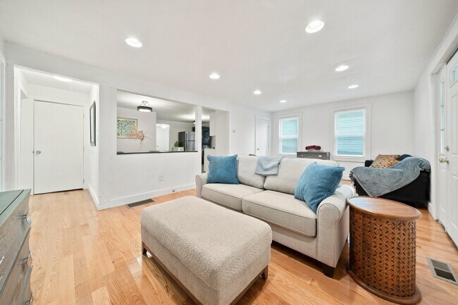 190 Common St, Unit 2 in Quincy, MA - Building Photo - Building Photo