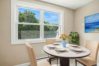 8 Mayberry Dr in Westborough, MA - Building Photo - Building Photo