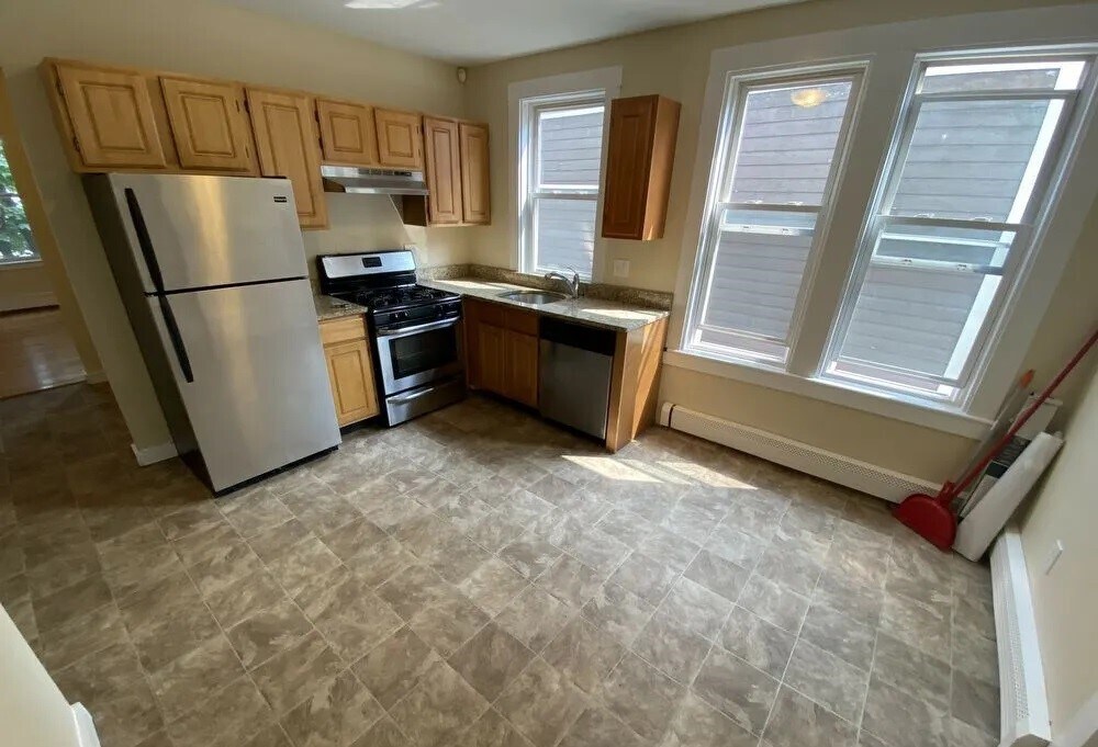 66 Middle St, Unit 2 in Boston, MA - Building Photo
