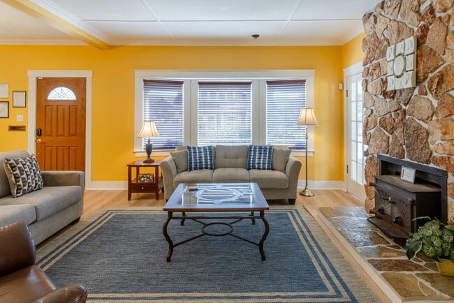 640 S Columbia St in Seaside, OR - Building Photo - Building Photo