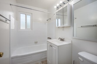 Red Robin Apartments in Sacramento, CA - Foto de edificio - Interior Photo