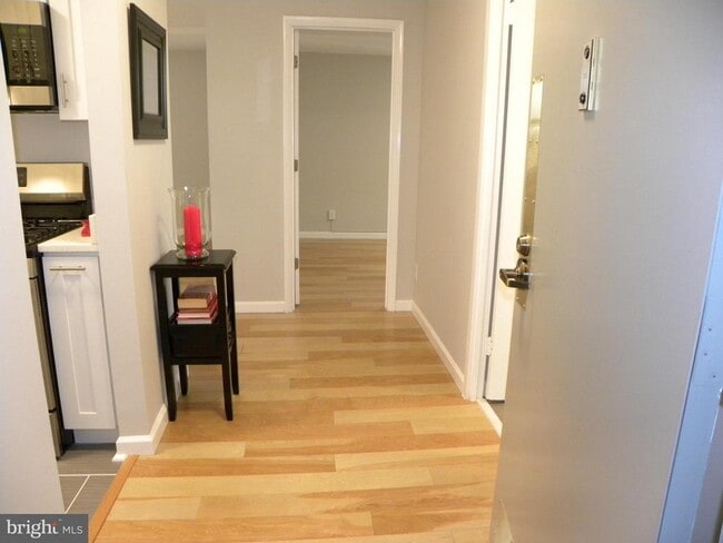 501 Slaters Ln in Alexandria, VA - Building Photo - Building Photo
