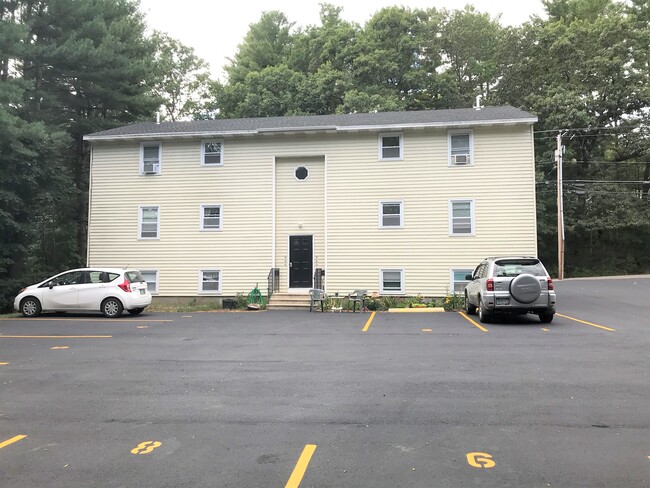 851 Mammoth Rd, Unit 3N in Manchester, NH - Foto de edificio - Building Photo