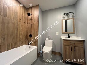 74 Baldwin Ave in Jersey City, NJ - Building Photo - Building Photo