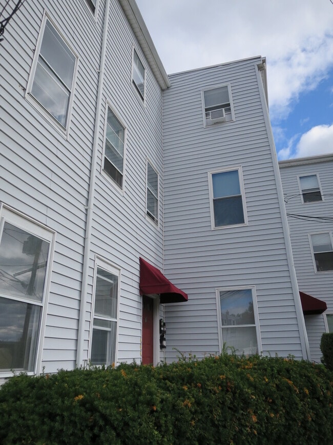 3 Elm St, Unit 1 in Somerville, MA - Foto de edificio - Building Photo