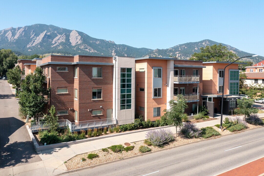 Saga Boulder in Boulder, CO - Foto de edificio