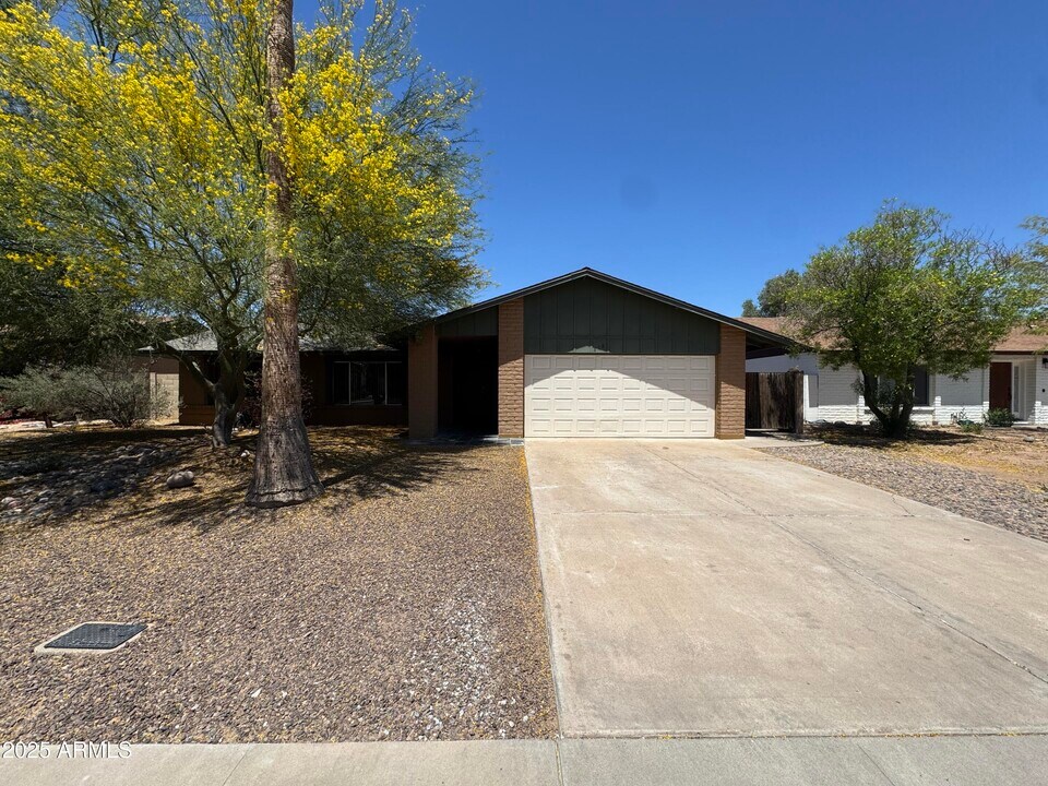 818 E Todd Dr in Tempe, AZ - Building Photo