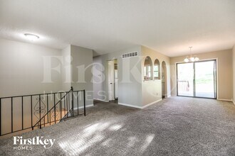 1212 NW 54th St in Blue Springs, MO - Foto de edificio - Building Photo