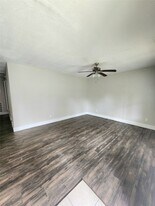 9110 Kentshire Dr in Houston, TX - Building Photo