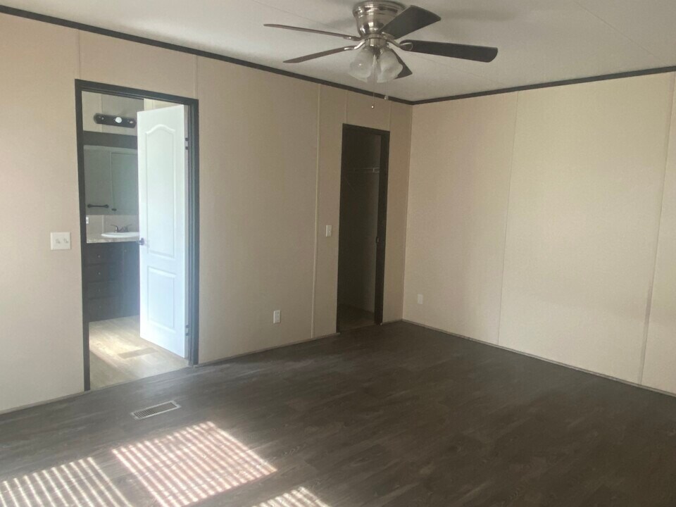 3017 Fernwood Dr in San Antonio, TX - Building Photo