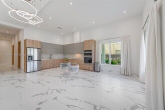 635 SW 9th St in Hallandale Beach, FL - Building Photo - Building Photo