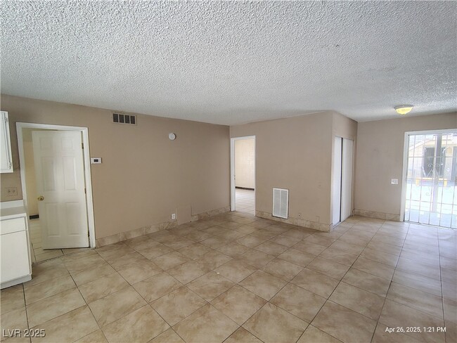 property at 2929 E Elm Ave