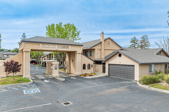 Cherry Heights Apartments in Tulare, CA - Building Photo - Primary Photo