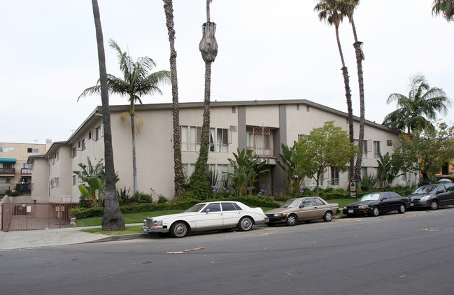 439 S St Andrews Pl in Los Angeles, CA - Foto de edificio - Building Photo