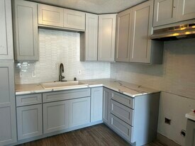 1081 Park Ave in Alameda, CA - Building Photo