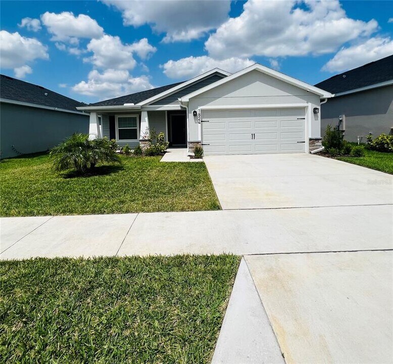1824 Brisbane Pl in Davenport, FL - Building Photo