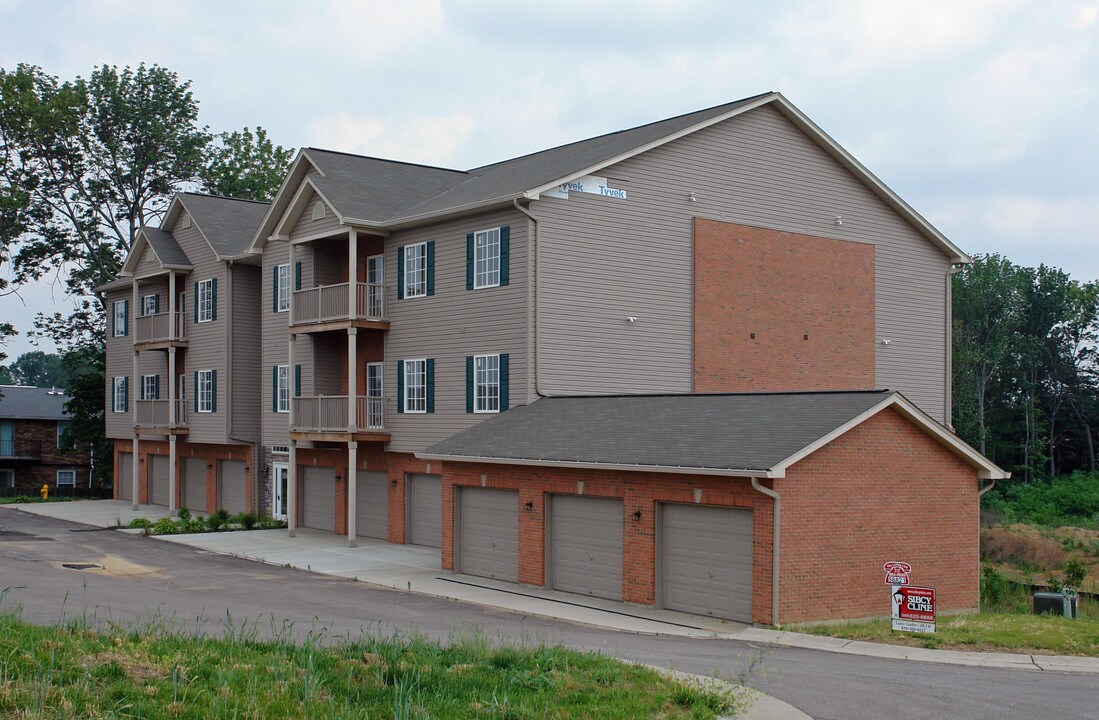 7453-7497 Eagle Creek Ct in Florence, KY - Building Photo