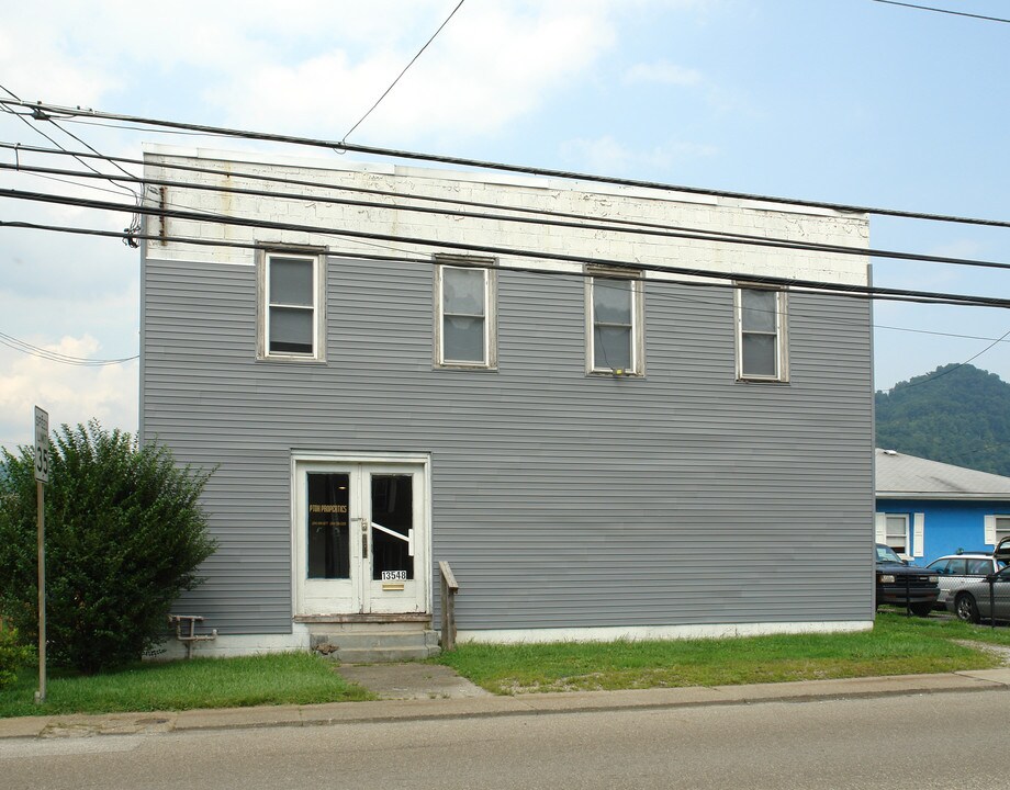 13548 Maccorkle Ave in Charleston, WV - Building Photo