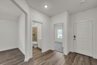 647 Delicate Arch Dr in Conroe, TX - Foto de edificio - Building Photo