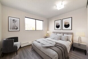 Lorelei House in Edmonton, AB - Building Photo