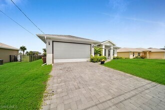 1004 NW 35th Pl in Cape Coral, FL - Building Photo - Building Photo