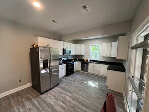 3811 Barrington Rd, Unit Unit 2 in Baltimore, MD - Building Photo - Building Photo