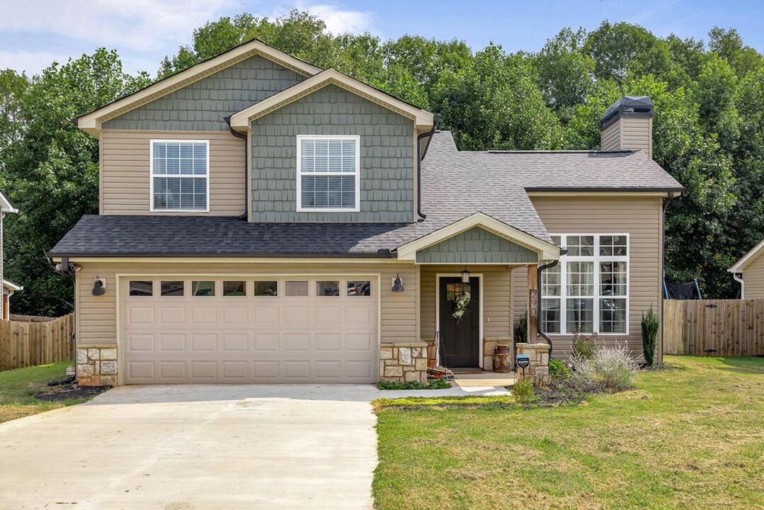 290 Highland Pointe Dr in Alto, GA - Foto de edificio
