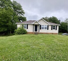 913 Poppy Dr in Clarksville, TN - Building Photo