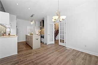 407 Bridle Path in Marietta, GA - Foto de edificio - Building Photo