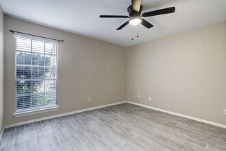 1880 White Oak Dr in Houston, TX - Building Photo - Building Photo