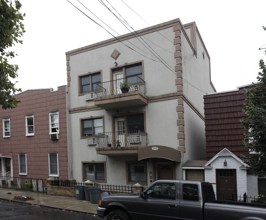 182 Richardson St in Brooklyn, NY - Building Photo