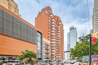 241  E. 73rd St in New York, NY - Building Photo - Building Photo