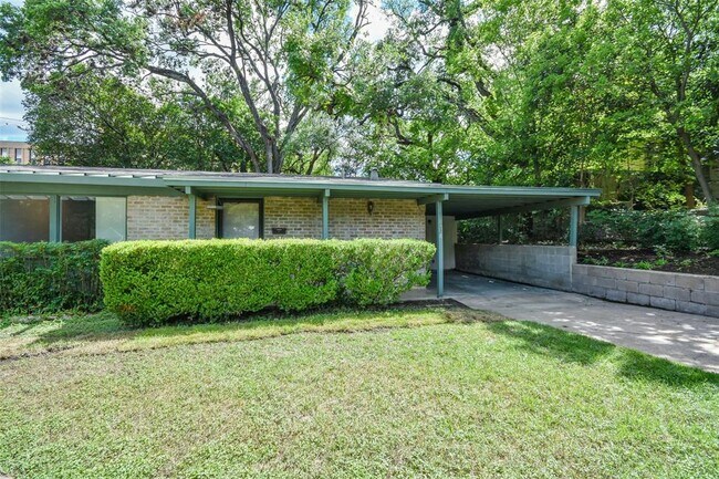 1703 Emilie Ln in Austin, TX - Building Photo - Building Photo