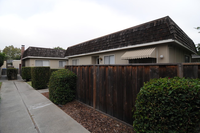 1349-1351 Essex Way in San Jose, CA - Building Photo - Building Photo