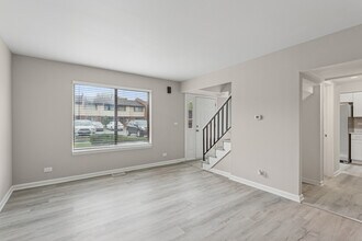 4 Tower Ct in Downers Grove, IL - Building Photo - Building Photo