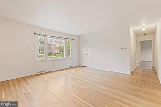 209 Hillside Ave in Jenkintown, PA - Foto de edificio - Building Photo