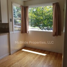 260 N Knights Bridge Rd in Canby, OR - Building Photo - Building Photo