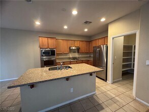 6652 Fort William St in North Las Vegas, NV - Building Photo - Building Photo