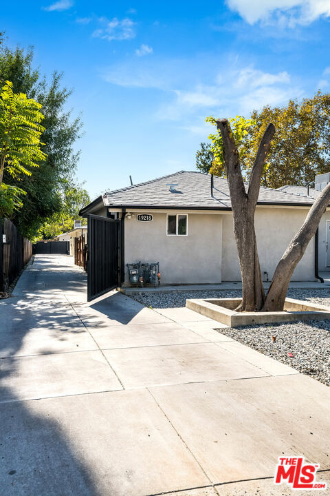 19218 Lanark St in Los Angeles, CA - Building Photo - Building Photo