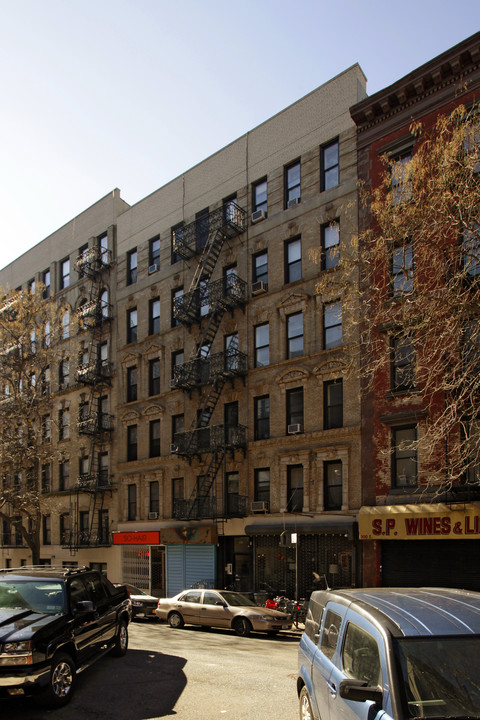 302-304 E 5th St in New York, NY - Building Photo