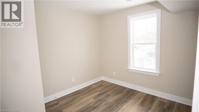 237 Hellems Ave in Welland, ON - Building Photo - Building Photo