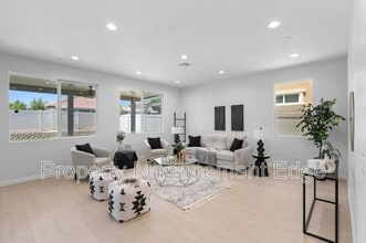 29305 Catalpa in Lake Elsinore, CA - Building Photo - Building Photo
