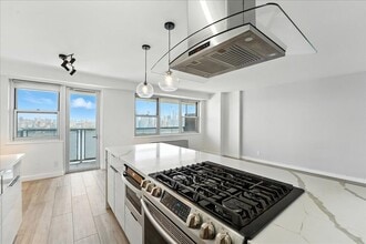 6600 JFK Blvd E in West New York, NJ - Foto de edificio - Building Photo