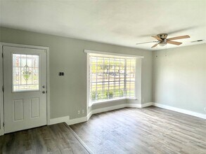 7119 S Gessner Rd in Houston, TX - Building Photo - Building Photo