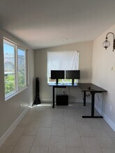 259 Roycroft Ave in Long Beach, CA - Building Photo - Building Photo