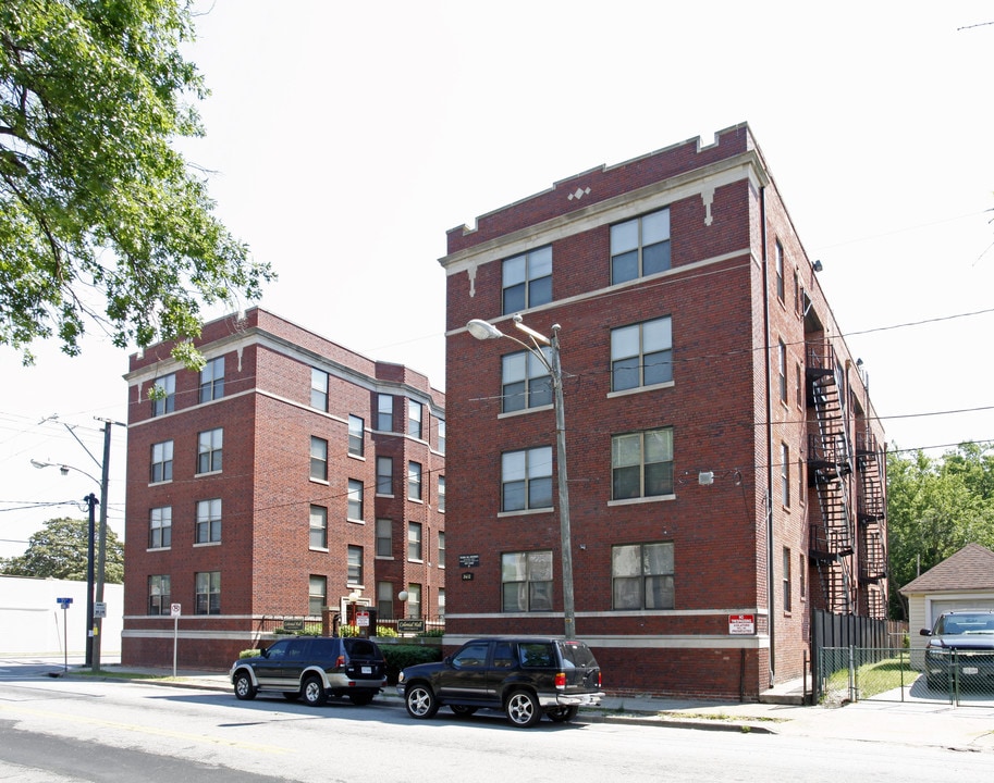 Colonial Hall Apartments in Norfolk, VA - Building Photo